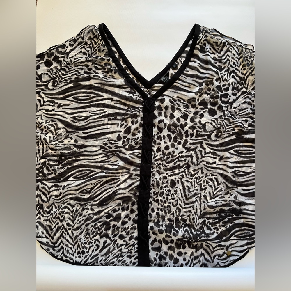 Guess Open Shoulder, Black and White Animal Print Blouse Size Small - Picture 5 of 5